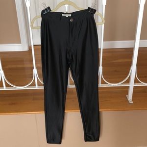 High waisted pant. Great for girls night out 💄💕